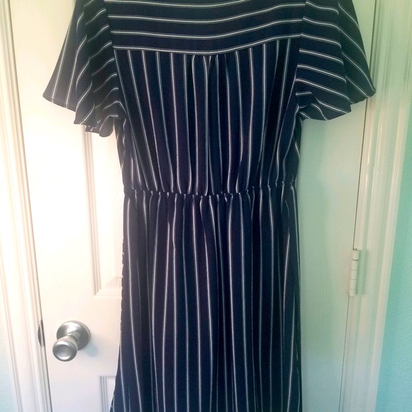 Navy blue and white striped midi dress with flutter sleeves - Picture 5 of 9
